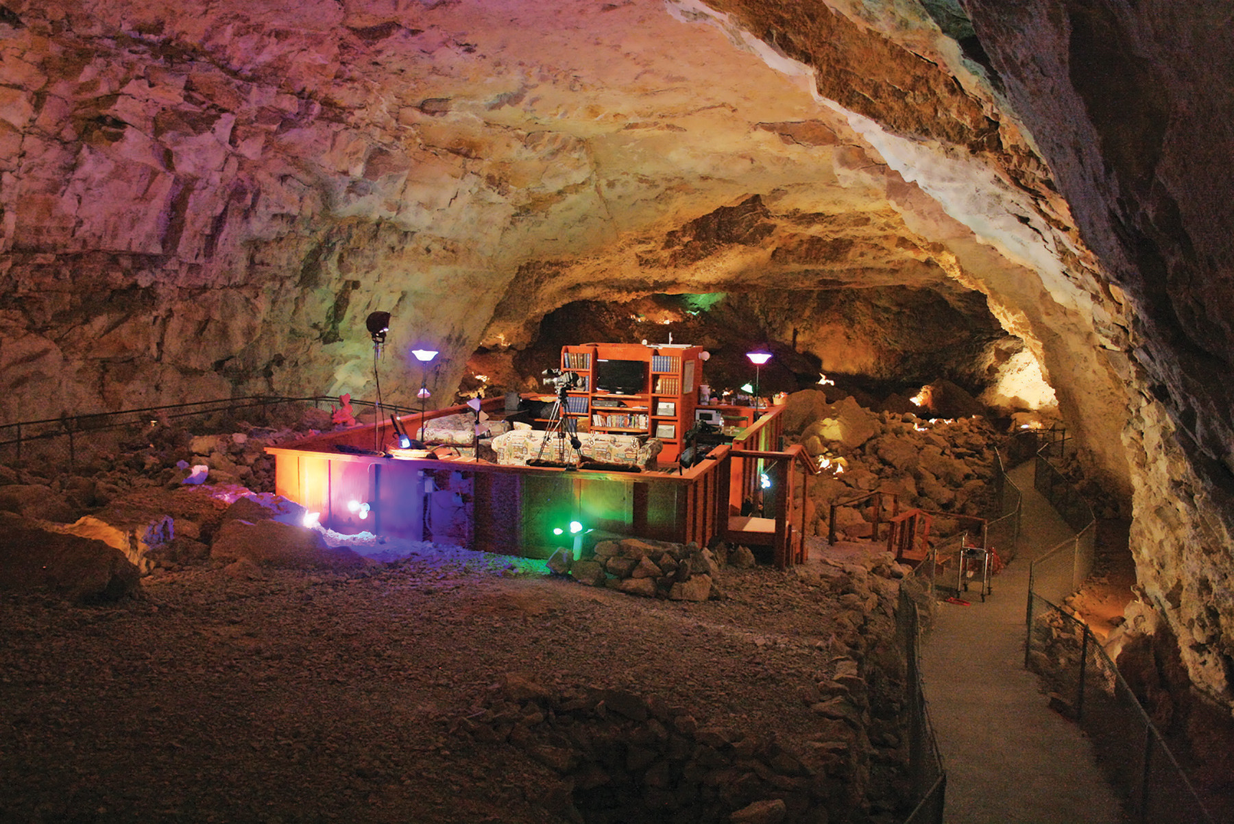 Grand Canyon Caverns Inn
