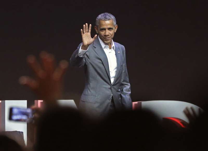 Obama returns to political fray for a Democratic Party cause