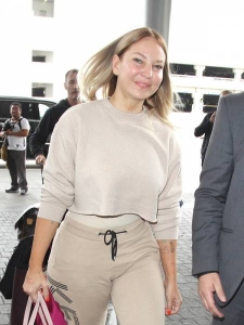 Sia Bares1