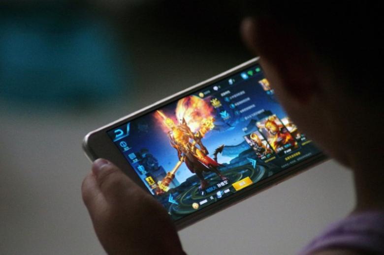 Tencent to limit play time for children amid online game addiction worries