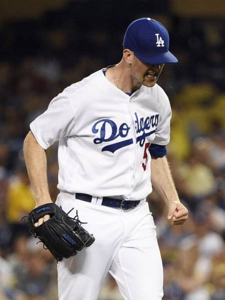 Wood improves to 10-0 in Dodgers 1-0 win over D-backs