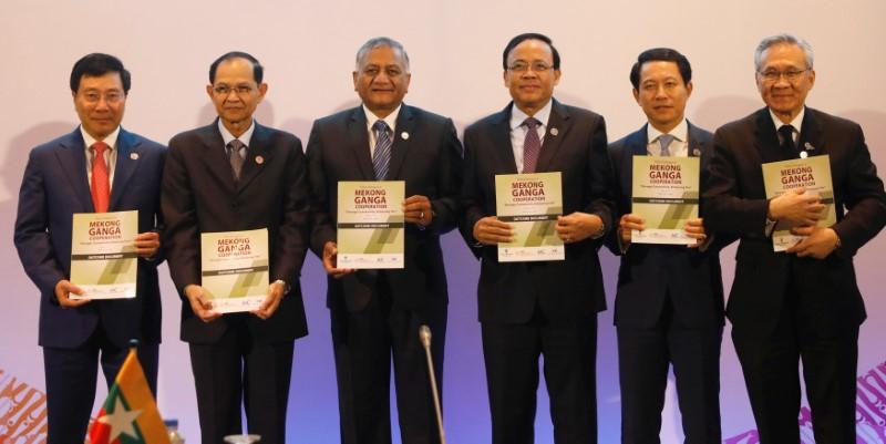 ASEAN overcomes communique impasse, urges non-militarisation in South China Sea