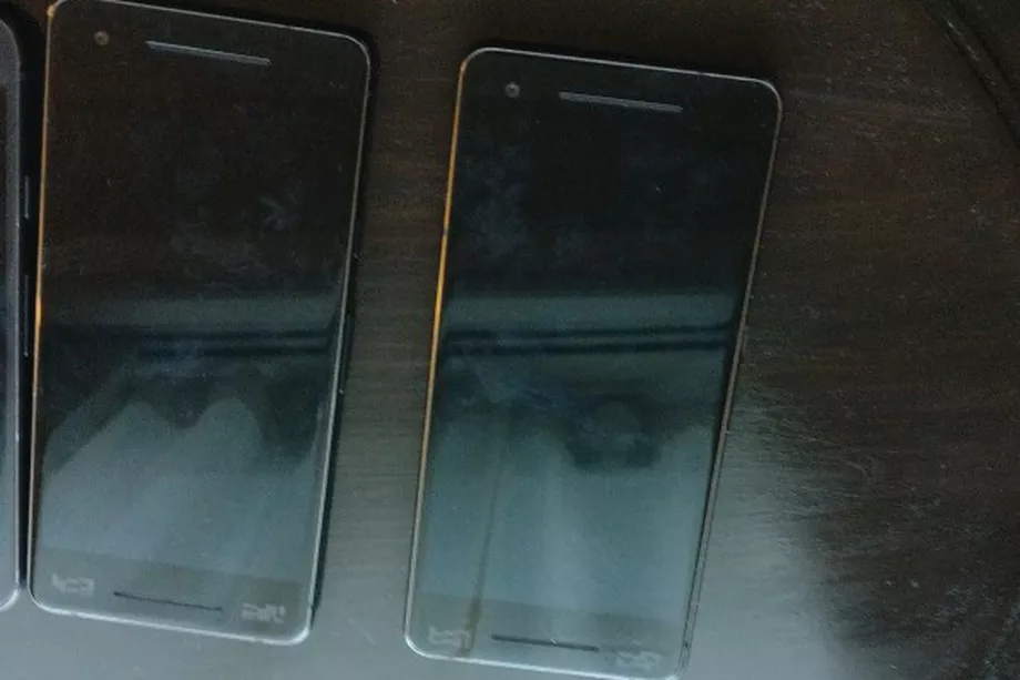 Another Pixel 2 leak shows the phone large front bezels