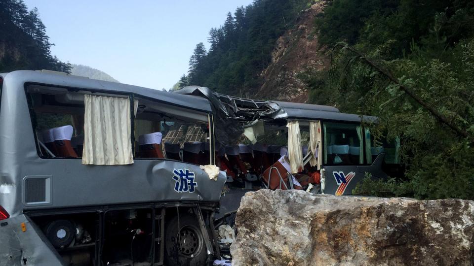 China transport: Deadly coach crash at road tunnel