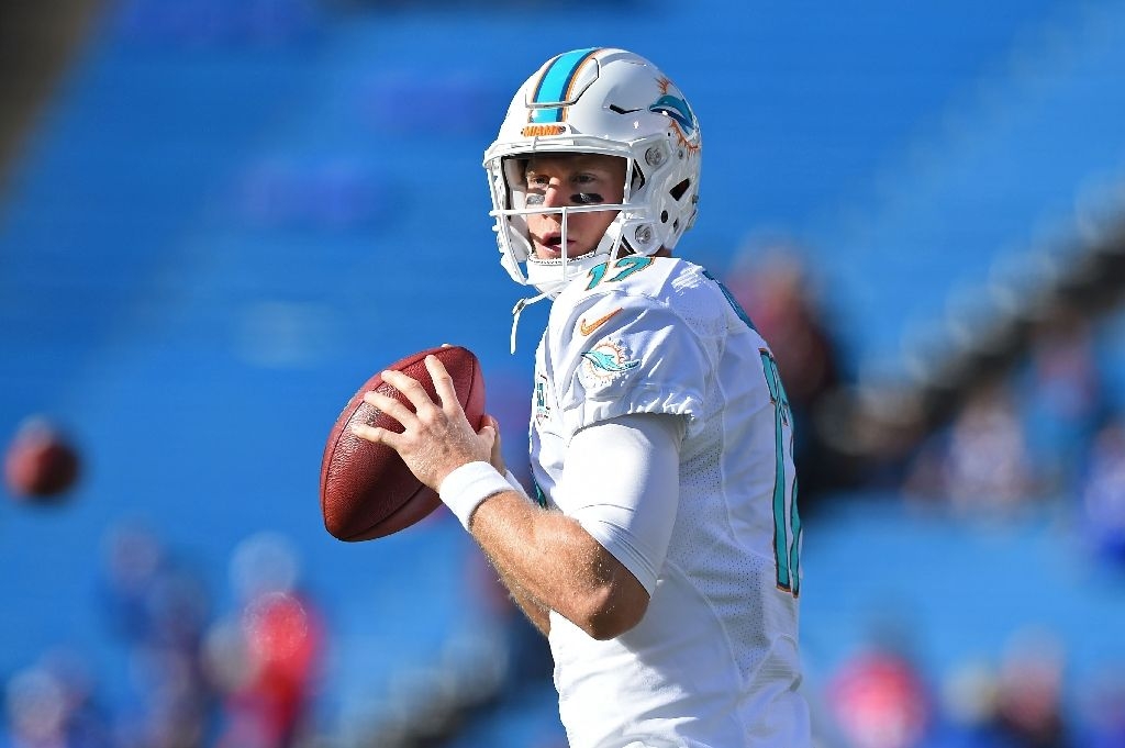 Friday’s roundup: Dolphins consider quarterback options