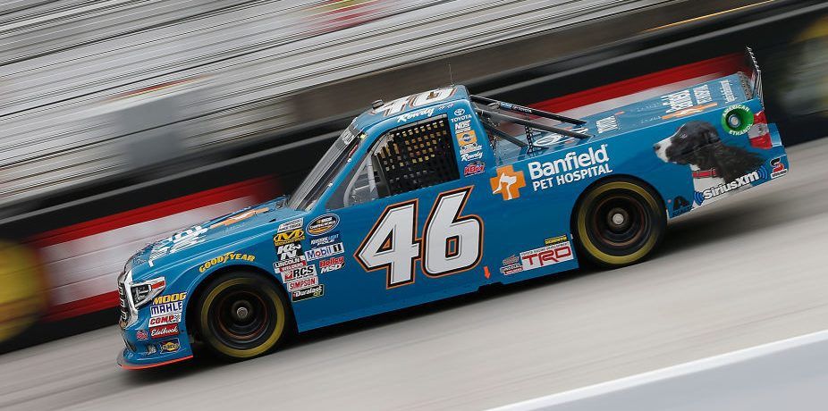 Kyle Busch overcome penalty to win Truck race at Bristol