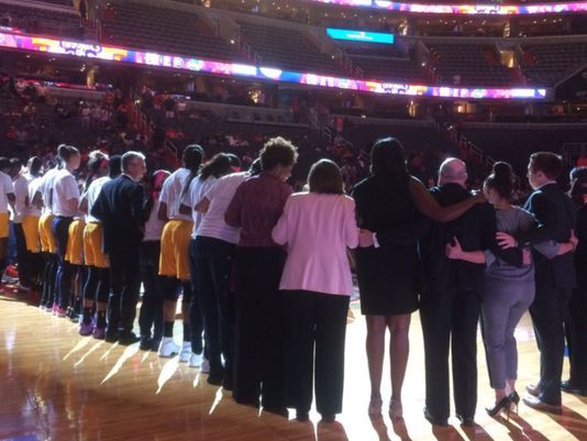 Los Angeles Sparks, Washington Mystics unite to tribute to Charlottesville victims