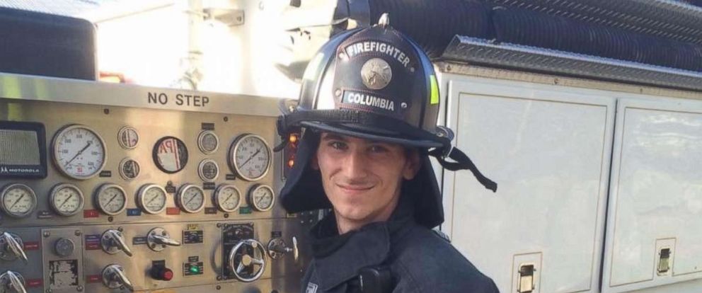 Paramedic school graduate helps man choking in cafe ahead of internship interview