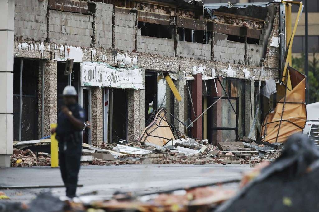 Tulsa tornado injures nearly 30, knocks out power to thousands