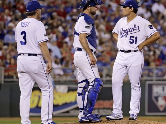 Cards hit 3 homers, pound Royals 10-3 for 4th straight win