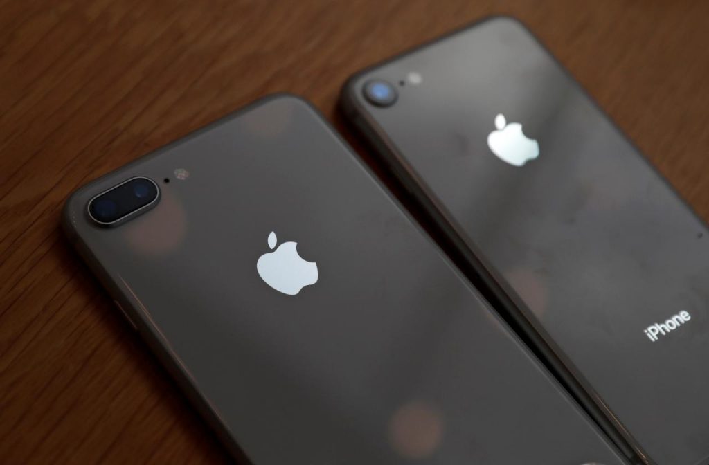 FCC says Apple should activate iPhones FM radio chip but newer phones don’t have