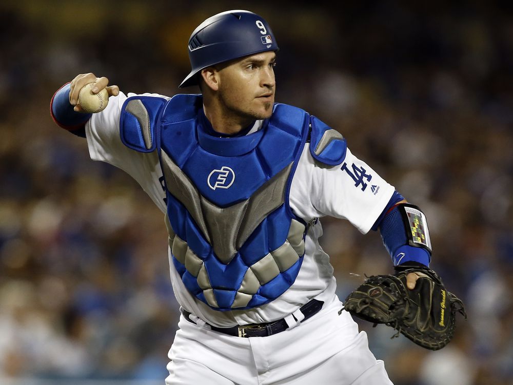 Gonzalez homers, Dodgers rout Padres to clinch NL home field