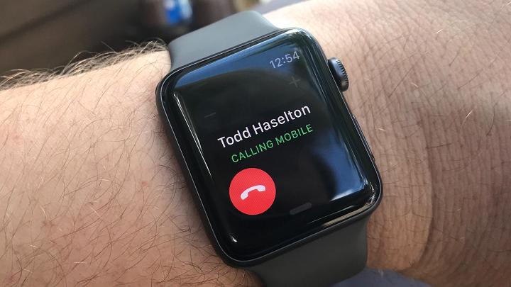 The new Apple Watch finally freed me from my phone
