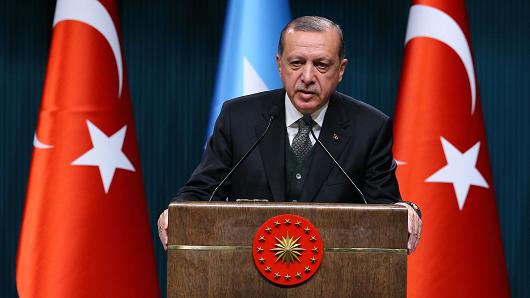 Turkey raises oil threat after Iraqi Kurds back independence