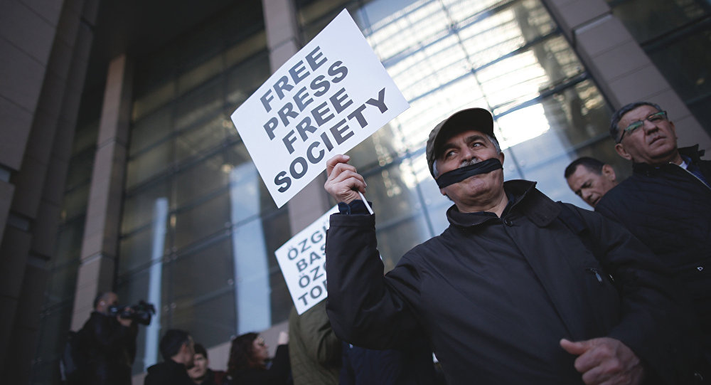Turkish court releases jailed journalist in opposition newspaper case