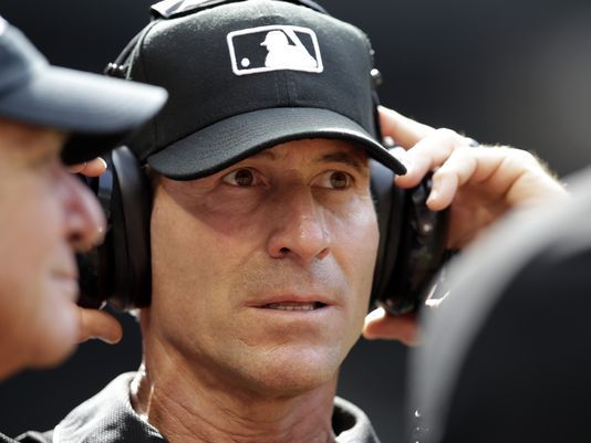 Umpire who has sued MLB asks court not to dismiss lawsuit