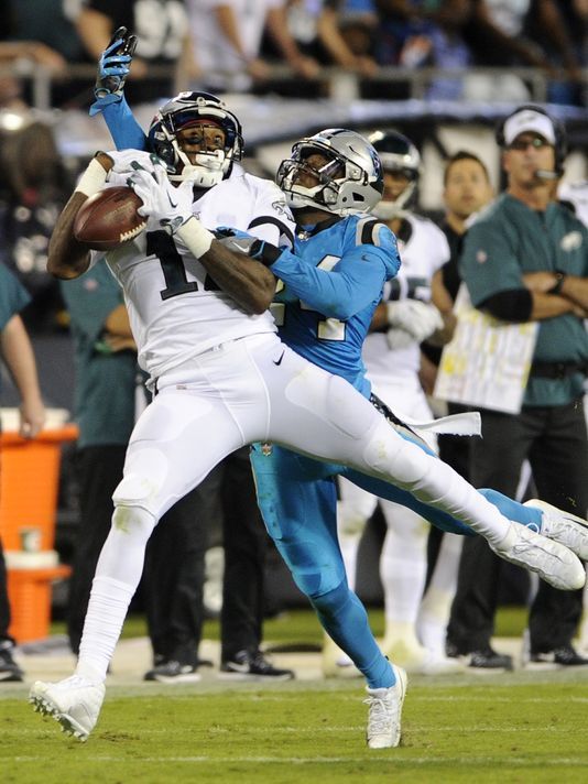 Carson Wentz throws 3 TD passes, Eagles beat Panthers 28-23