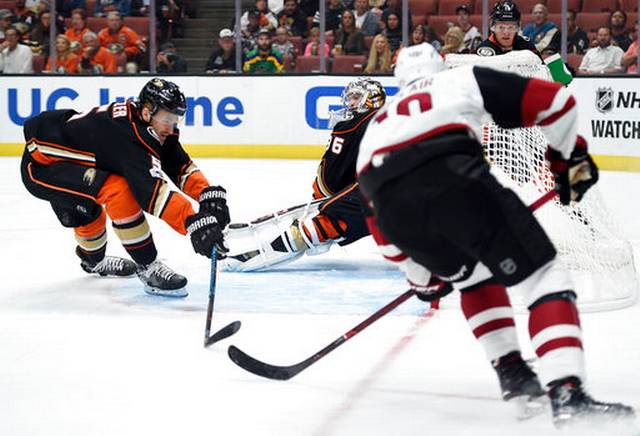 Ducks rally from 3 goals down to beat Coyotes 5-4