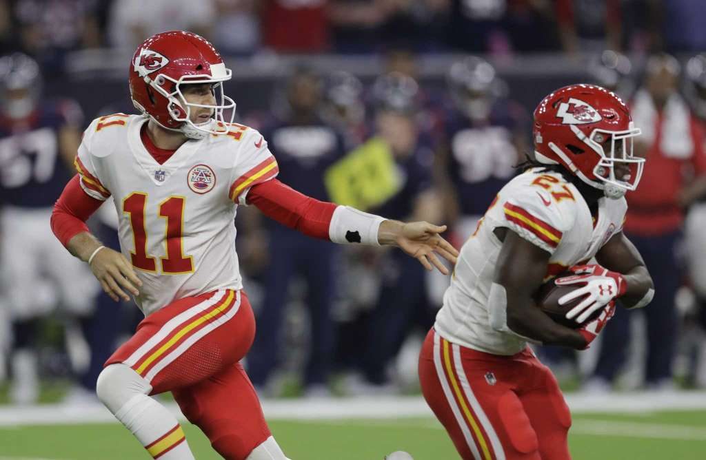 Hunt has another 100-yard game as Chiefs down Texans 42-34