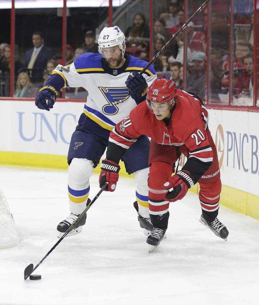 Jaskin, Schenn lift Blues over Hurricanes 2-1