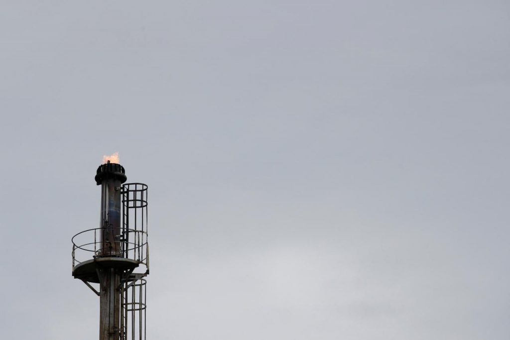 Oil jumps on fears of new Iran sanctions Iraq conflict