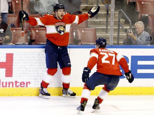 Roberto Luongo moves into tie for fourth on wins list, as Panthers beat Blues 5-2