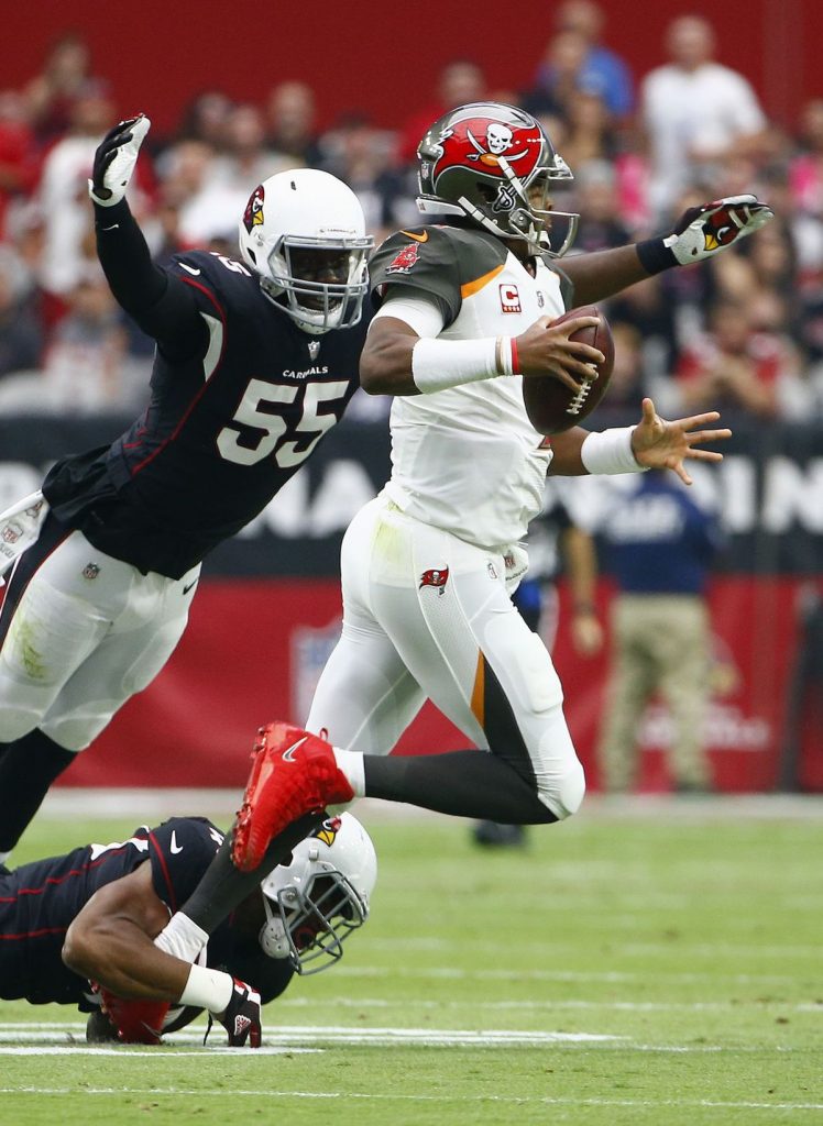 Rodgers breaks collarbone, Winston also hurts shoulder