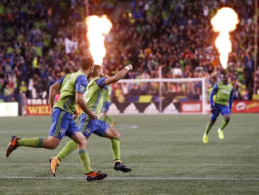 Clint Dempsey’s two goals push Seattle Sounders into Western Conference finals