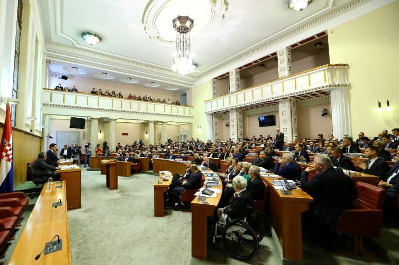 Croatia government survives no-confidence vote over Agrokor debt crisis