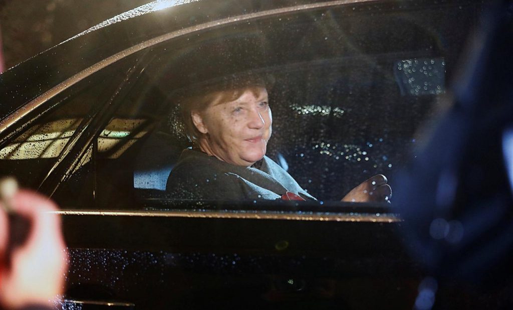 German coalition talks miss deadline, parties still at odds
