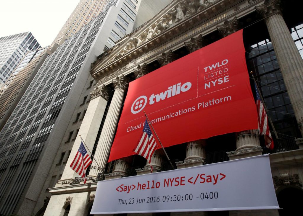 Mobile-app errors expose data on 180 million phones