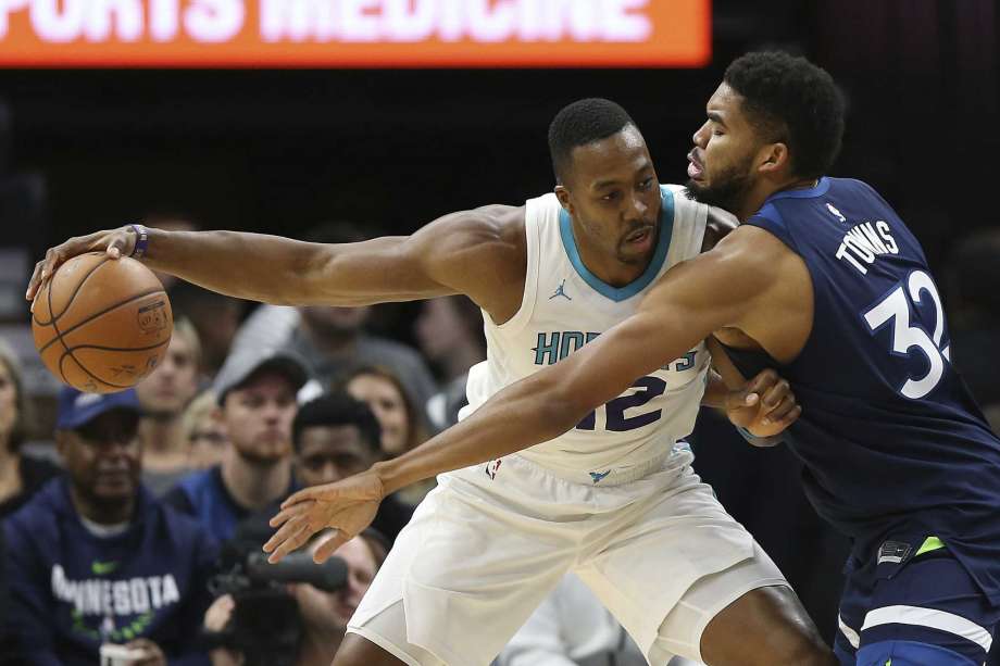 Teague’s double-double leads Wolves past Hornets