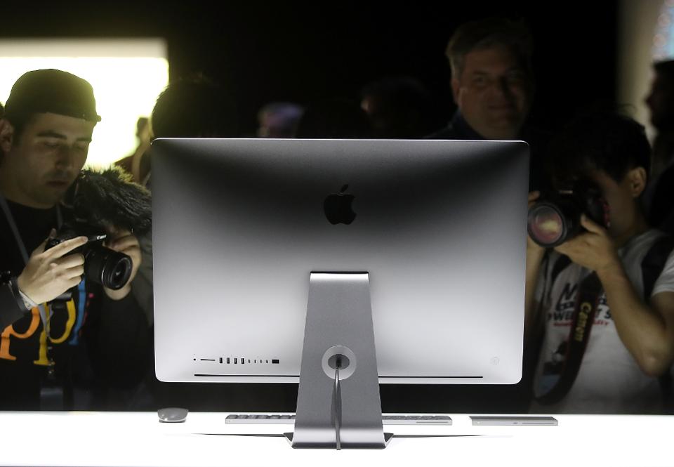 Apple’s New iMac Pro Hits A Benchmark Home Run