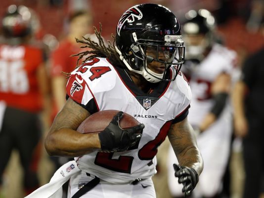 Devonta Freeman’s big night fuels Falcons’ win over Buccaneers