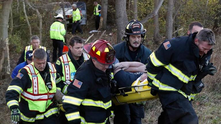 Driver hospitalized after Illinois 15 crash