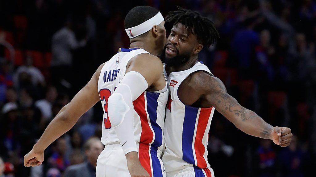 Harris scores 30 as Pistons crush Pacers
