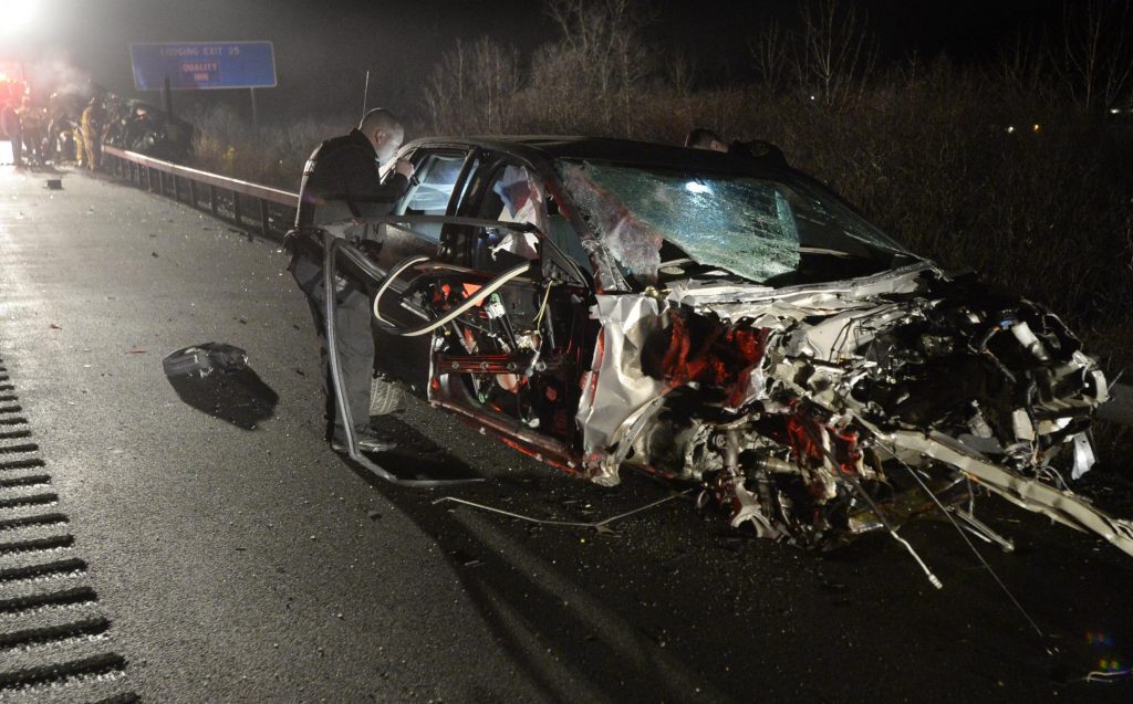 Illinois teen killed in crash on I-88
