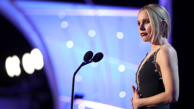 Kristen Bell kicks off SAG Awards with a jab at First Lady Melania Trump