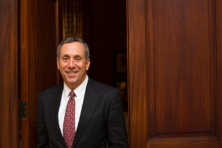 Harvard Chooses Lawrence Bacow as Its Next President
