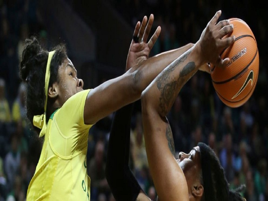 Hebard sets NCAA record, No. 9 Oregon beats USC in 2nd OT
