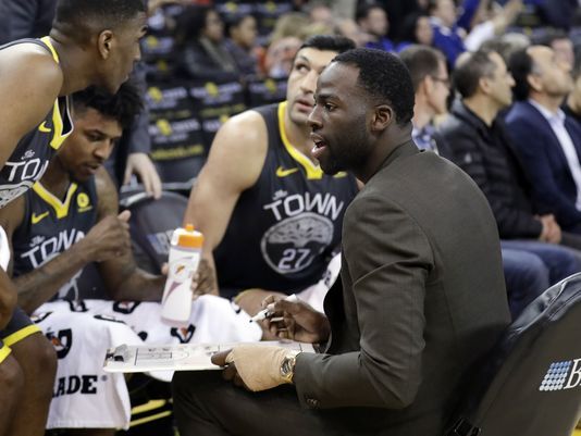 Steve Kerr lets players run huddles as Warriors top Suns