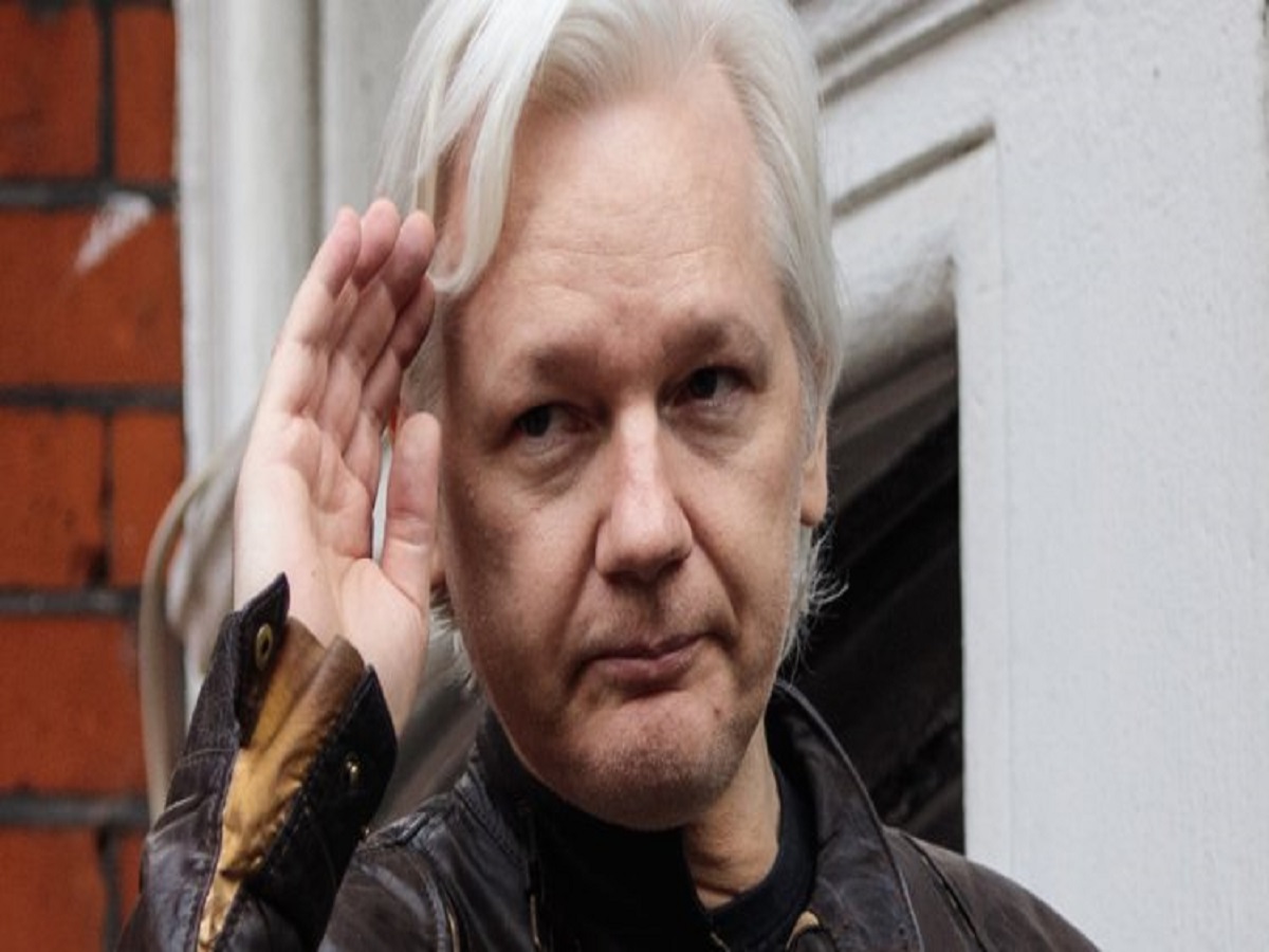 Ecuador Cuts Off Julian Assange's Internet Access. Again