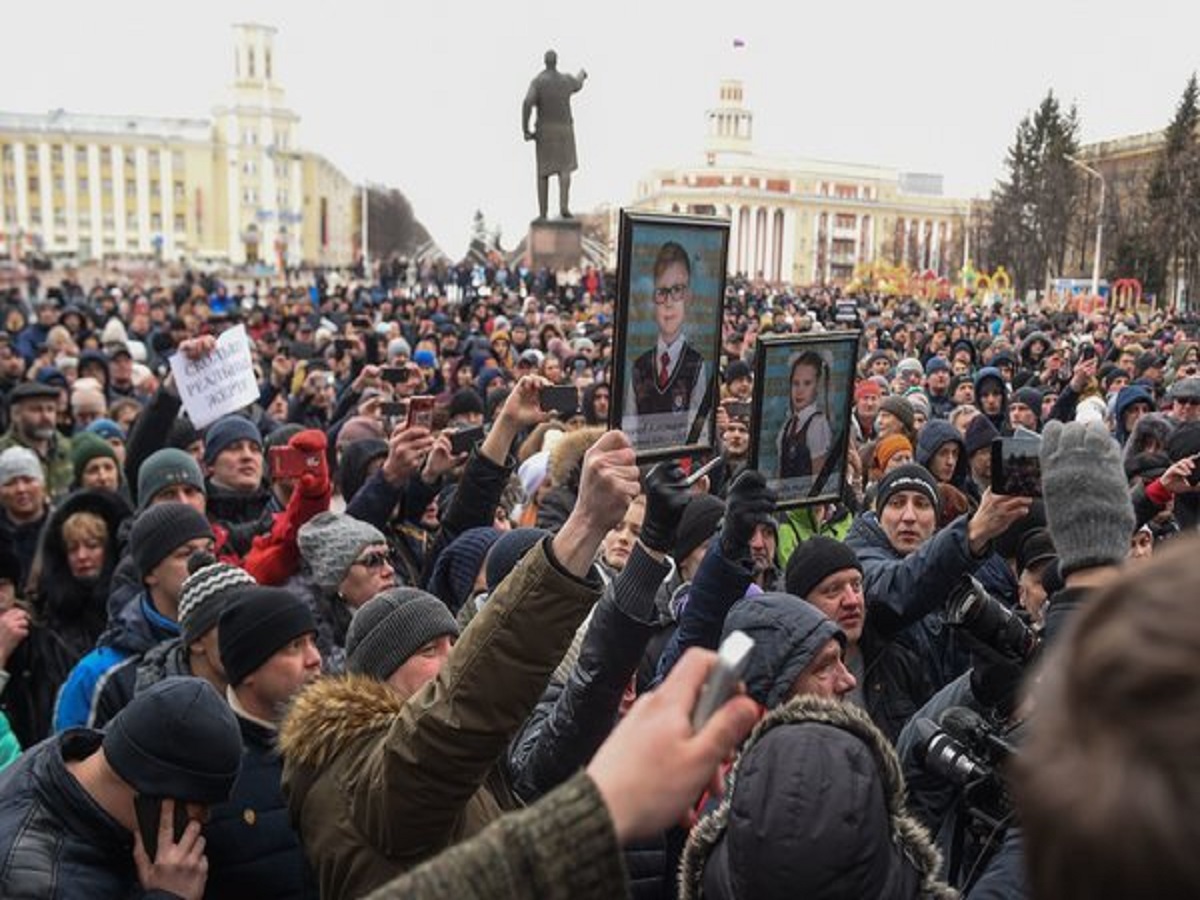 Putin S Grim Reality Public Fury Over Children S Deaths In Mall