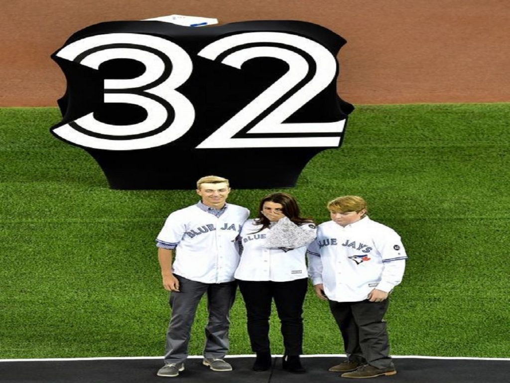 Roy Halladay honored by Blue Jays in tearful, poignant jersey retirement ceremony