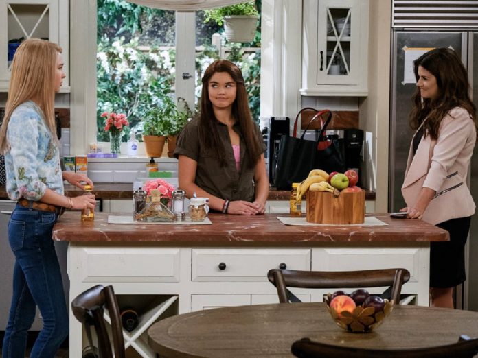 tiffani-thiessen-new-netflix-sitcom-alexa-katie-saved-bell-reunions Tiffani Thiessen on Her New Netflix Sitcom Alexa and Katie and Saved By the Bell Reunions, Entertment News USA, Entertment Breaking News, Latest Entertment News, USA Entertment News