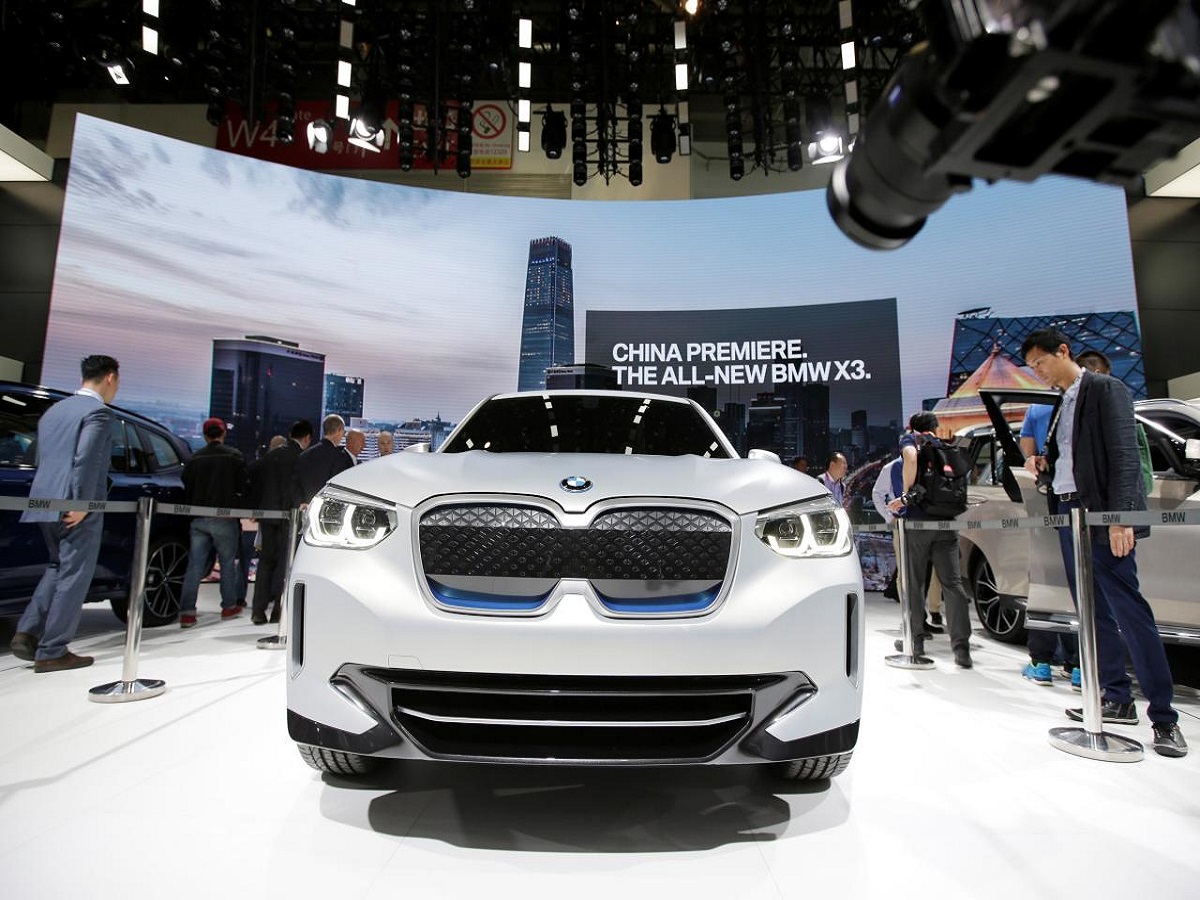 BMW sees slower growth in China this year; local JV talks ongoing