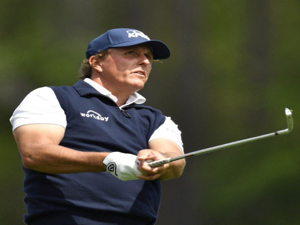 Knowing his opportunities at the Masters are dwindling, Phil Mickelson rues a lost one
