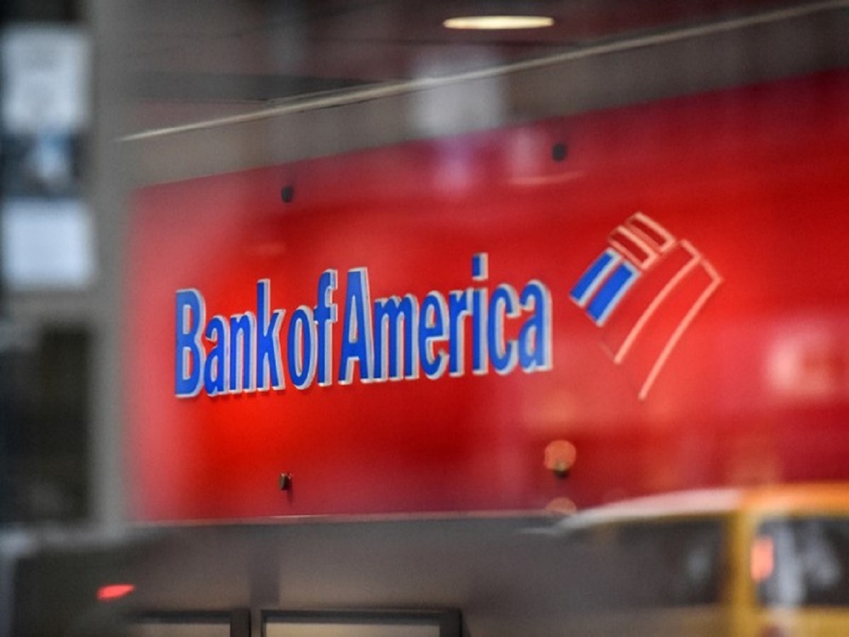 U.S. banks push mortgage apps as home lending slows