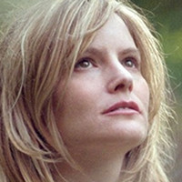 Jennifer Jason Leigh