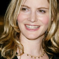 Jennifer Jason Leigh